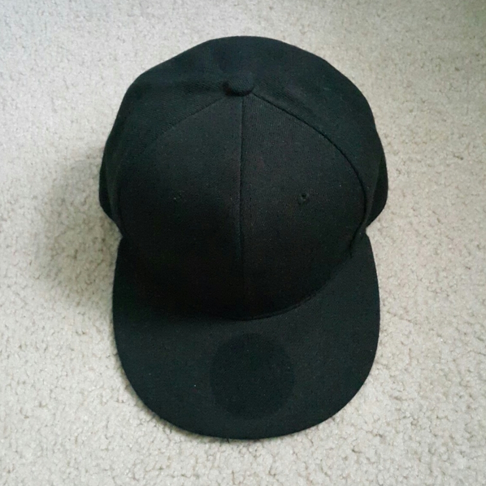 Black baseball hat